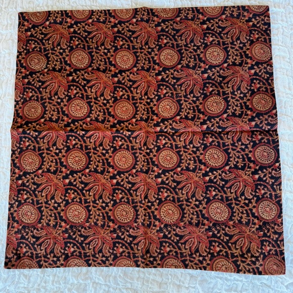 Crate & Barrel Rajasthali Cotton Dinner Napkins Set of 18 21x21 Table Linens - Picture 4 of 6